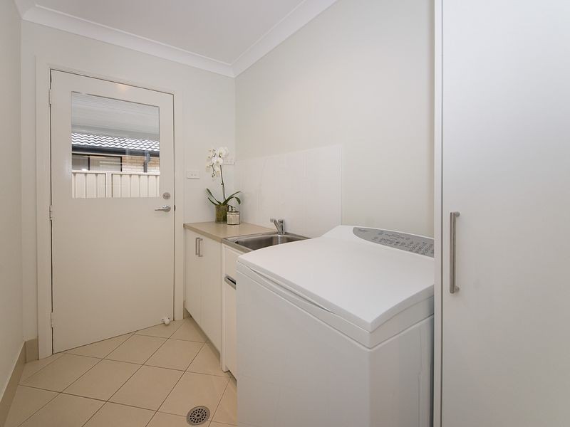 36 Albatross Way, Old Bar NSW 2430