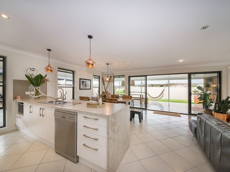 36 Albatross Way, Old Bar NSW 2430