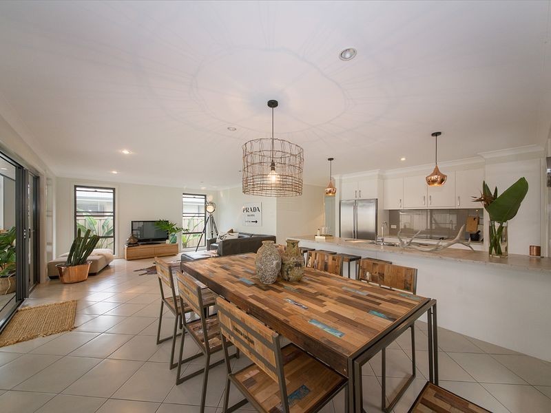 36 Albatross Way, Old Bar NSW 2430
