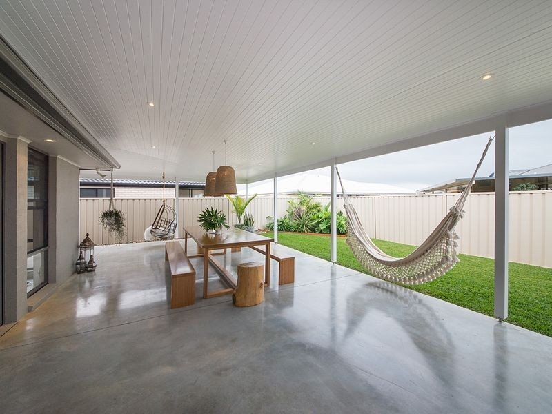 36 Albatross Way, Old Bar NSW 2430