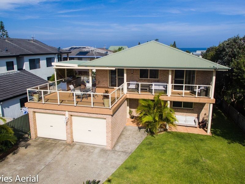 2 Pacific Street, Wallabi Point NSW 2430
