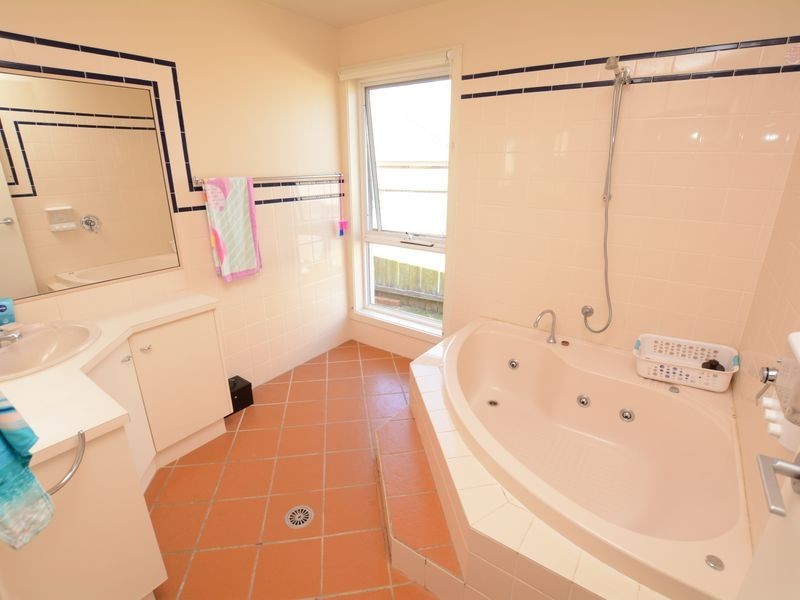 5 Carrabeen Drive, Old Bar NSW 2430