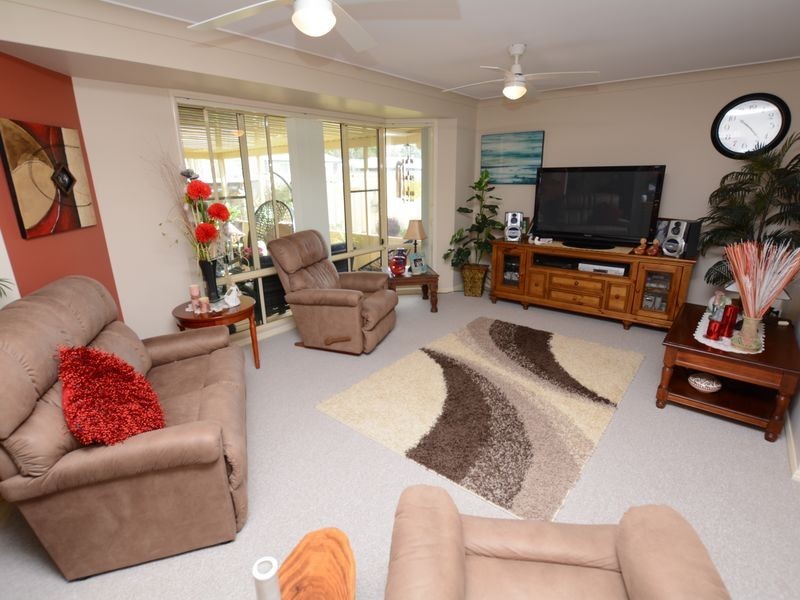 2/16 Rosier Place, Old Bar NSW 2430
