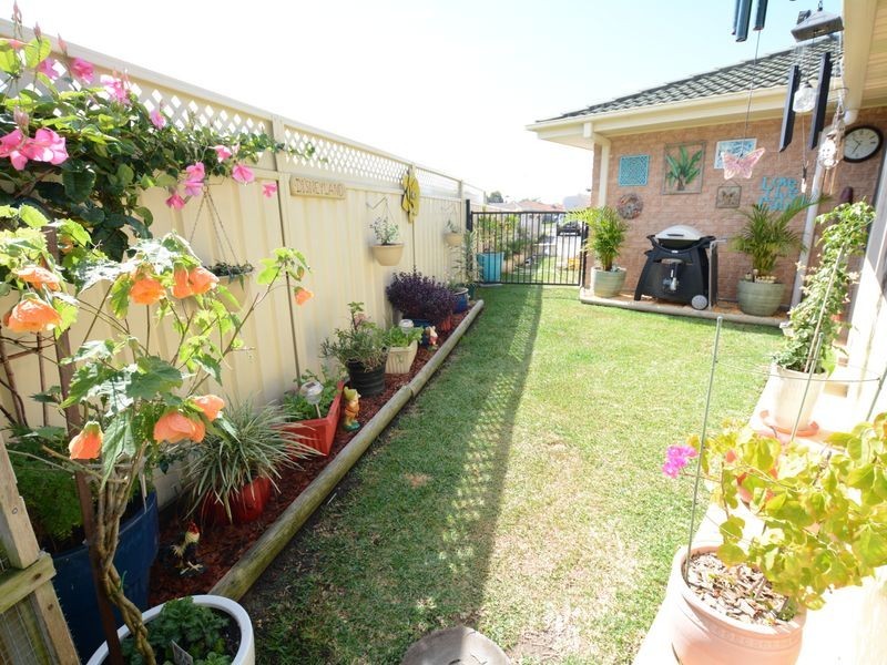 2/16 Rosier Place, Old Bar NSW 2430