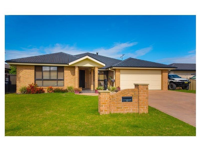 8 Rosier Place, Old Bar NSW 2430