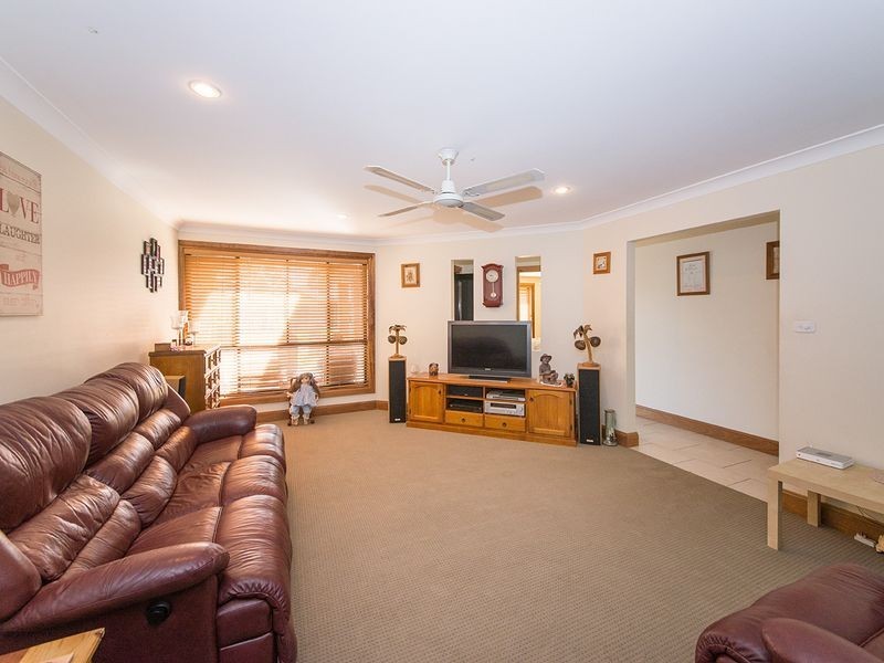 8 Rosier Place, Old Bar NSW 2430