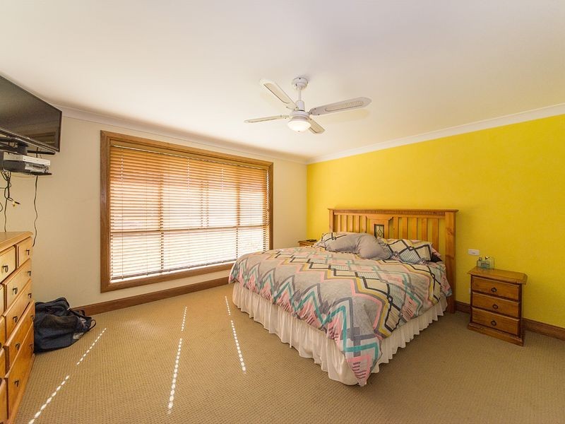 8 Rosier Place, Old Bar NSW 2430