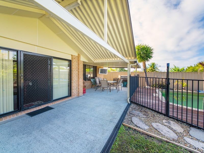 8 Rosier Place, Old Bar NSW 2430