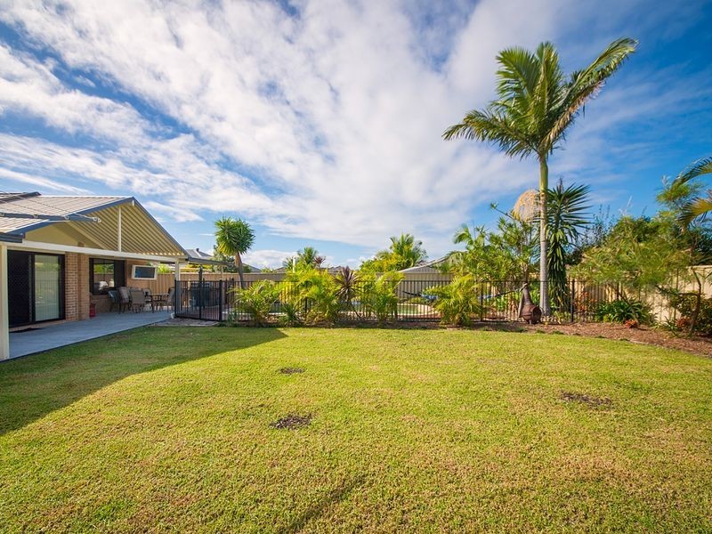 8 Rosier Place, Old Bar NSW 2430