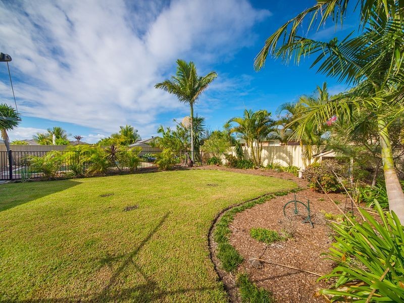 8 Rosier Place, Old Bar NSW 2430