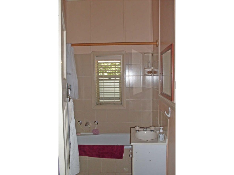 102-104 Old Bar Road, Old Bar NSW 2430