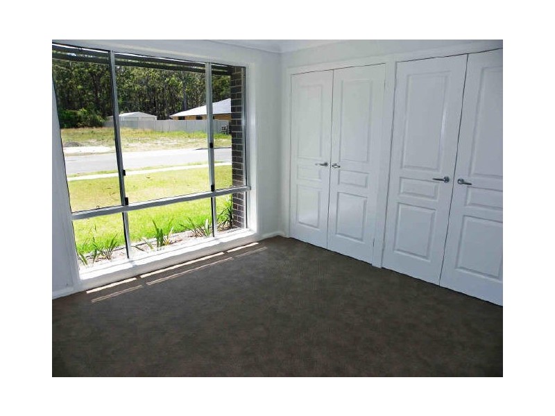 102-104 Old Bar Road, Old Bar NSW 2430