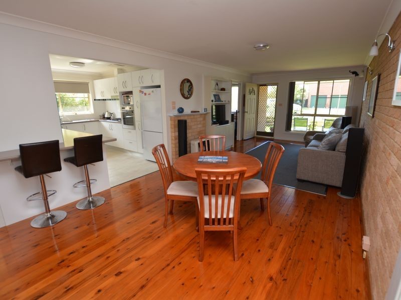 8 Laurina Close, Old Bar NSW 2430