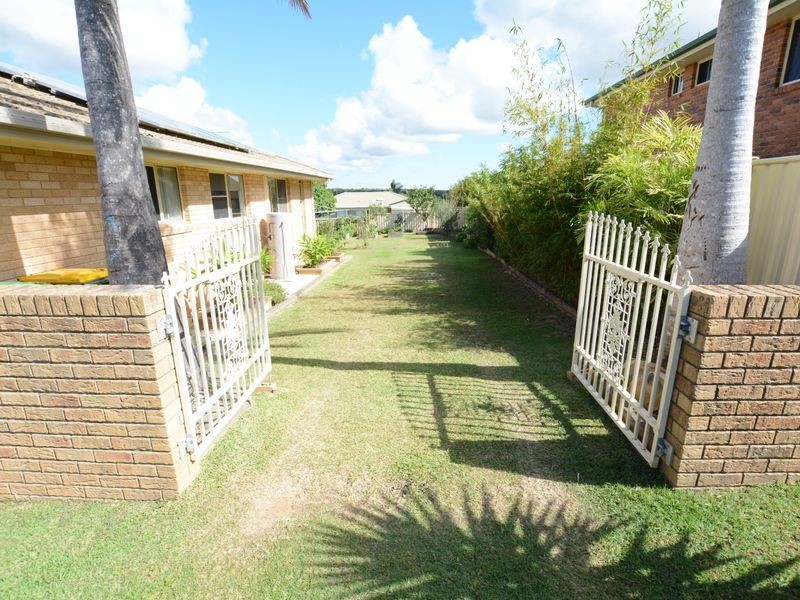 8 Laurina Close, Old Bar NSW 2430