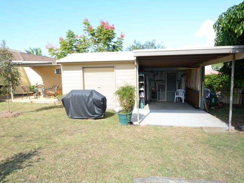8 Laurina Close, Old Bar NSW 2430
