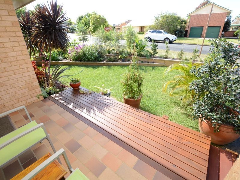 8 Laurina Close, Old Bar NSW 2430