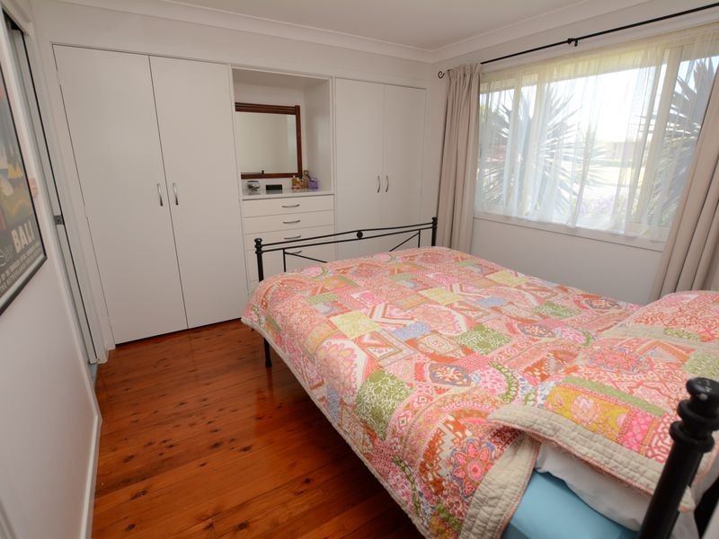8 Laurina Close, Old Bar NSW 2430
