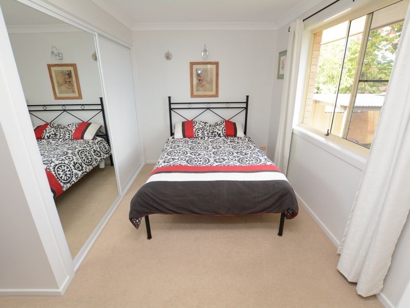 8 Laurina Close, Old Bar NSW 2430