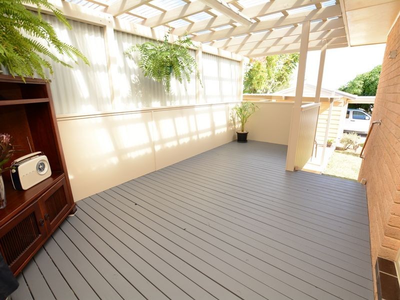 8 Laurina Close, Old Bar NSW 2430