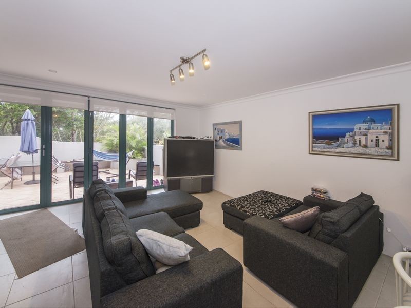 7 Pacific Parade, Old Bar NSW 2430