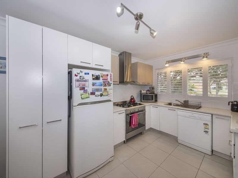 7 Pacific Parade, Old Bar NSW 2430