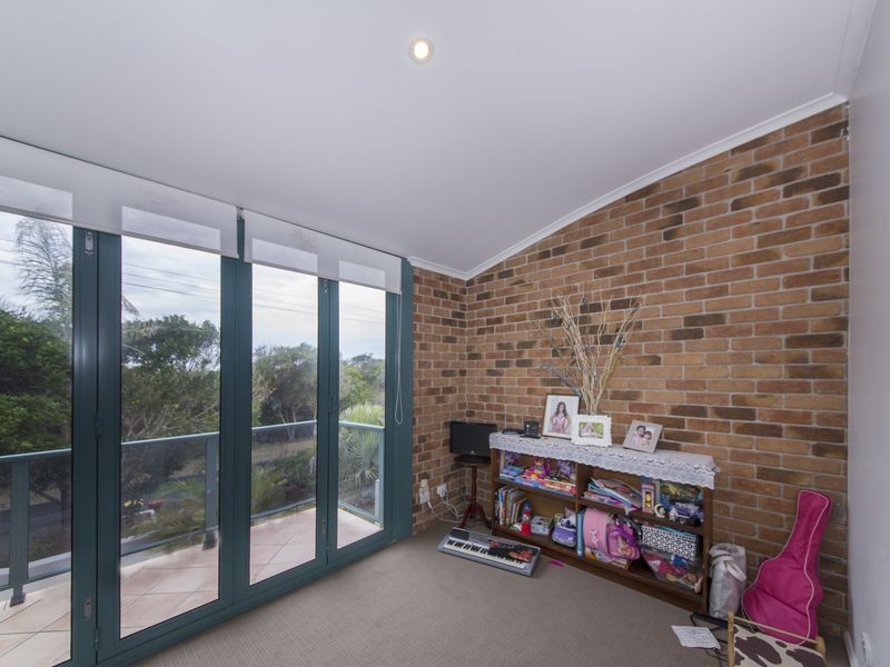 7 Pacific Parade, Old Bar NSW 2430