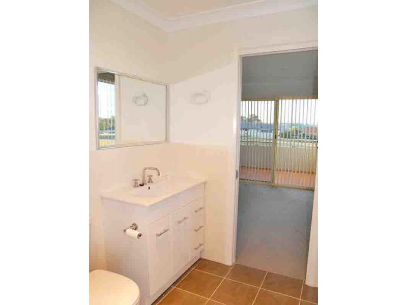 3/2 Mistral Place, Old Bar NSW 2430