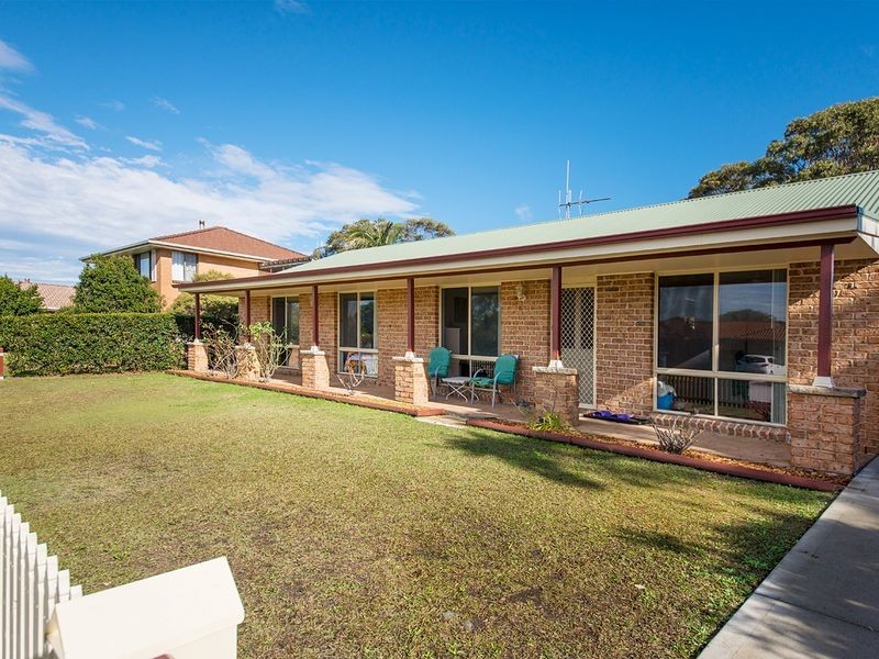 1 Rushby Drive, Old Bar NSW 2430