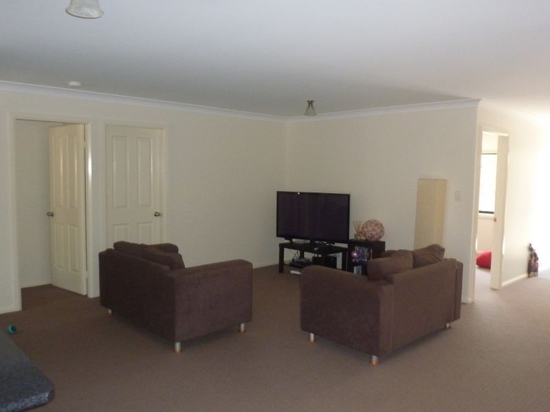 2/15-17 Connell Street, Old Bar NSW 2430