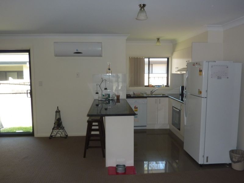 2/15-17 Connell Street, Old Bar NSW 2430