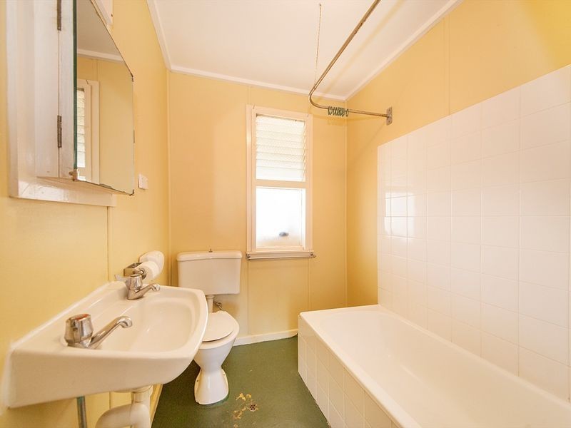 5 Gwenneth Ave, Taree NSW 2430