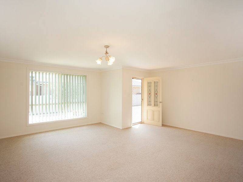 2/62 Old Bar Road, Old Bar NSW 2430