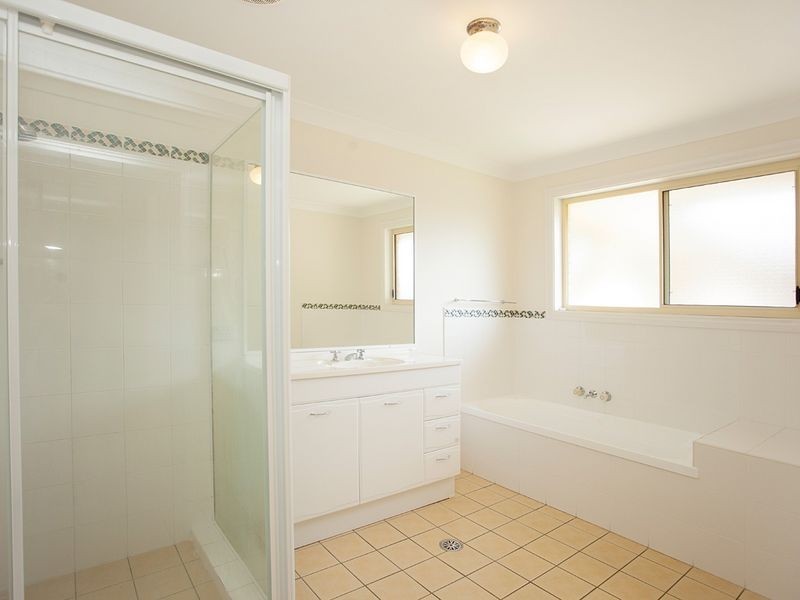 2/62 Old Bar Road, Old Bar NSW 2430