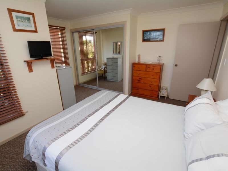 1/5 Osprey Avenue, Old Bar NSW 2430