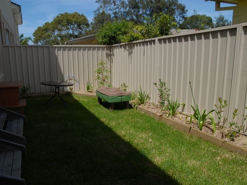 2/12 Connell Street, Old Bar NSW 2430