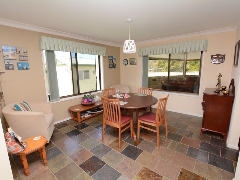 6 Silky Ash Close, Old Bar NSW 2430