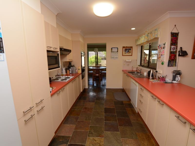 6 Silky Ash Close, Old Bar NSW 2430