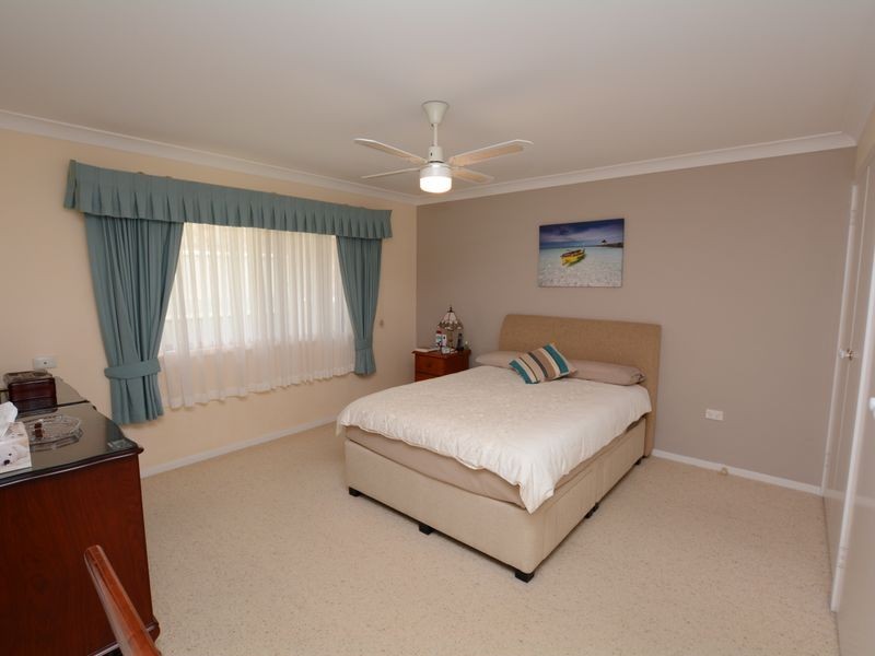 6 Silky Ash Close, Old Bar NSW 2430
