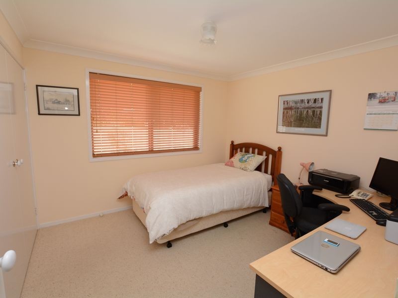 6 Silky Ash Close, Old Bar NSW 2430