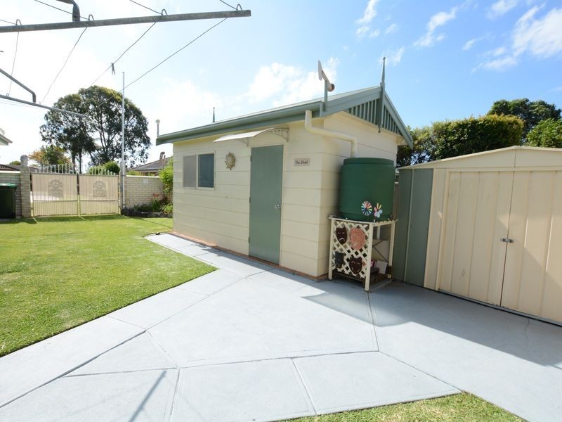 6 Silky Ash Close, Old Bar NSW 2430