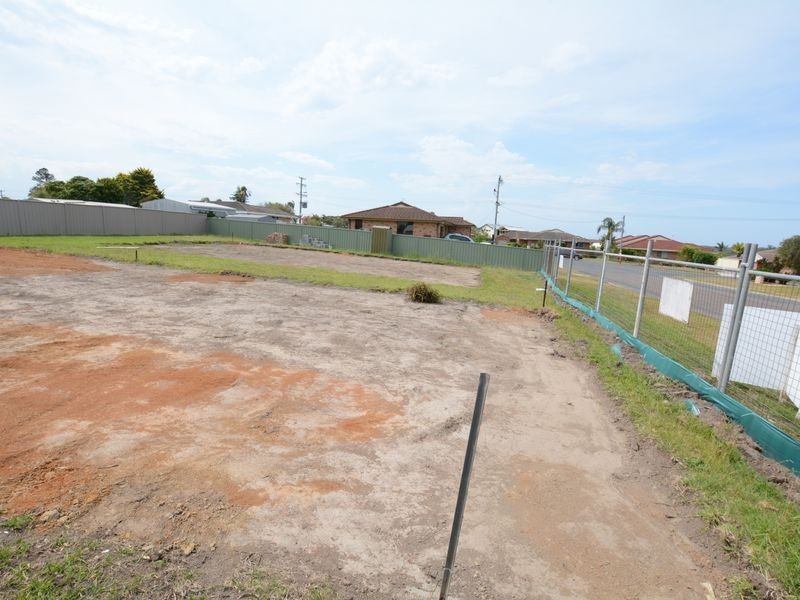 1 Noroy Place, Old Bar NSW 2430