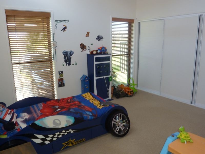 4 Bluehaven Drive, Old Bar NSW 2430