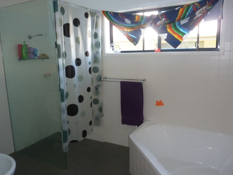4 Bluehaven Drive, Old Bar NSW 2430