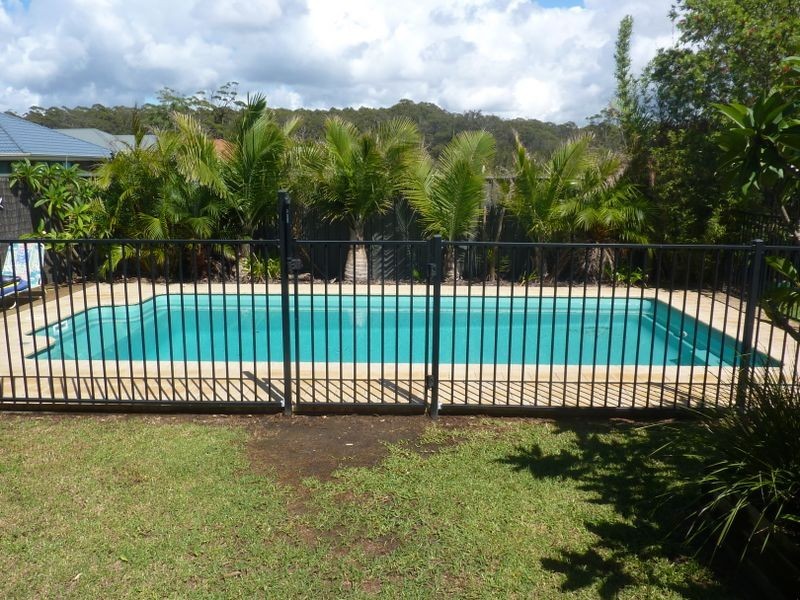 4 Bluehaven Drive, Old Bar NSW 2430
