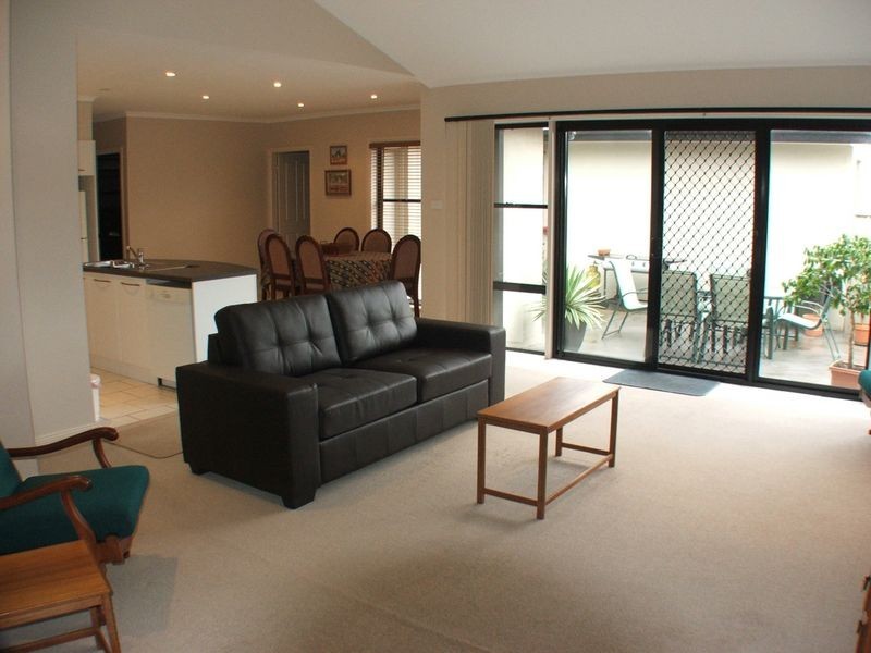 2/12 Hall Street, Old Bar NSW 2430
