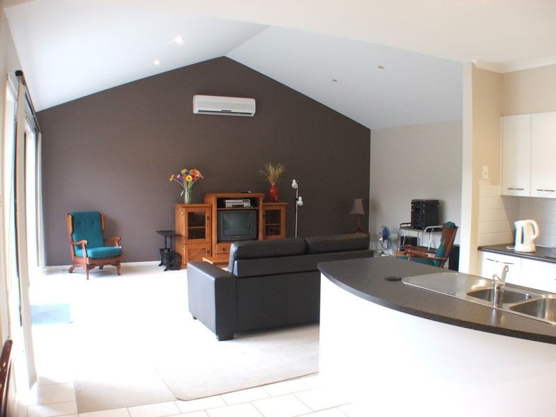 2/12 Hall Street, Old Bar NSW 2430
