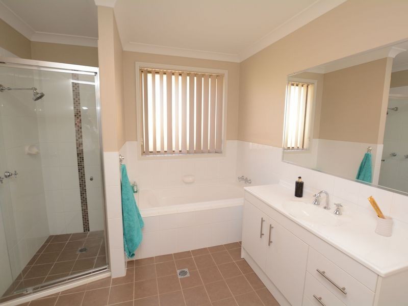 17 Yellowfin Avenue, Old Bar NSW 2430