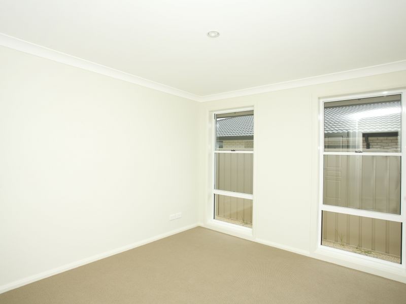 32 Albatross Way, Old Bar NSW 2430