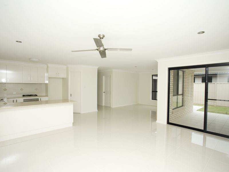 34 Albatross Way, Old Bar NSW 2430