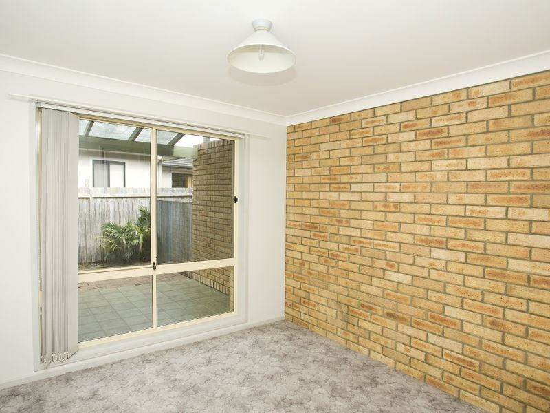 2/13 Connell Street, Old Bar NSW 2430